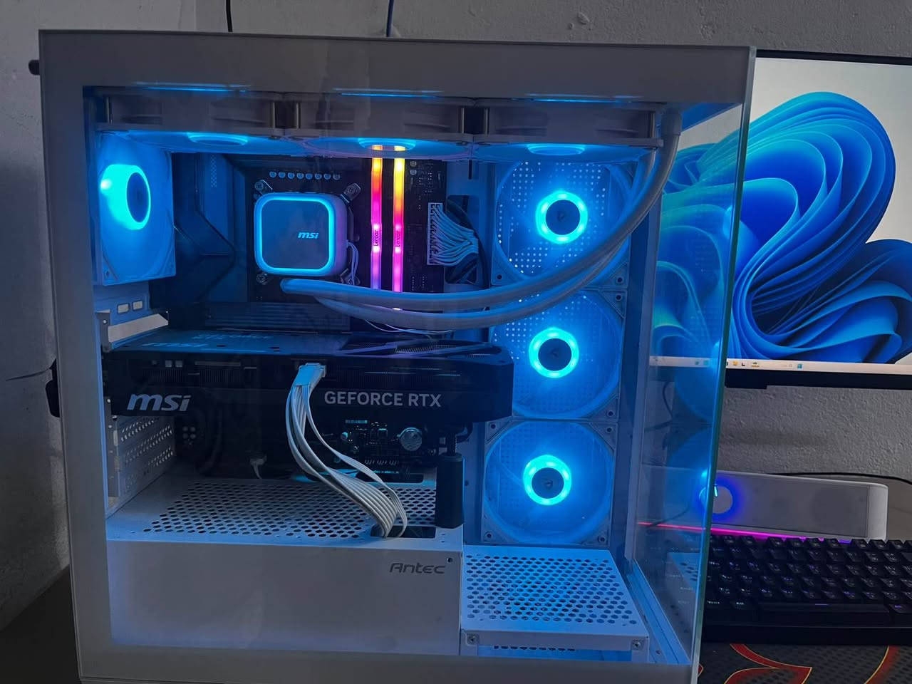 GPU\ MSI RTX 5070TI 16G SHADOW 3X OC DMNC

CPU\ INTEL ULTRA 7 265KF ST

RAM\ LEXAR 32G 6000 MHZ  RGB

M.B\ GIG B860 EAGLE WIFI6E

HARD/ WD GREEN M.2 500GB SN3000 + 1T SSD 

COOLER/ MAG CORELIQUID A13 360 WHITE ST

P.S/ THERMALRIGHT TG 1000 WHITE GOLD PCIE5

CASE/ ANTEC CX300 ARGB WHITE

سلام علیکم
سڵاو هاورێیان کەیسێکی تایبەت بە گەیمینگ و دیزاین زۆر بەهێز 
وەک نوێ وایە هەموو پارچەکانی زۆر باشە 
زەمانی ٣ مانگ 
نرخی 2465$
گەیاندن بۆ هەموو شوێنێک هەیە 
*********** watsap / viber / telegram أربيل, العراق
