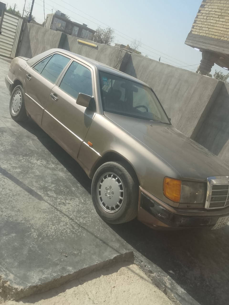 السلام عليكم
مارسدس دب 300 موديل 91 كير مكينه بلاد كفاله 
السياره كلها على وضع الشركه 
صدر أمامي خلفي جديد 
تبريد ثلج 
منظومه بانزين كلها جديده فيتبم نوزلات فلاتر جديد 
باتري جديد 
سويجات عدد إثنين 
سنتر لوك ريمون 
بدون قطره خياس قواعد دبل كفاله 
دبل فيت بم دبل هورن دبل مروحه 
داخل جلد كشنات كهرباء داخلها بعده بجيس على وضع الشركه 
هزه وأرقام وسنويه جديده باسمي شخصياً 
إخوان السياره بعد أحلى بالحقيقه 
مكاني بغداد السعر 58  أقره التفاصيل واتصل بيك خير وتدلل 
‏‪***********‬‏
