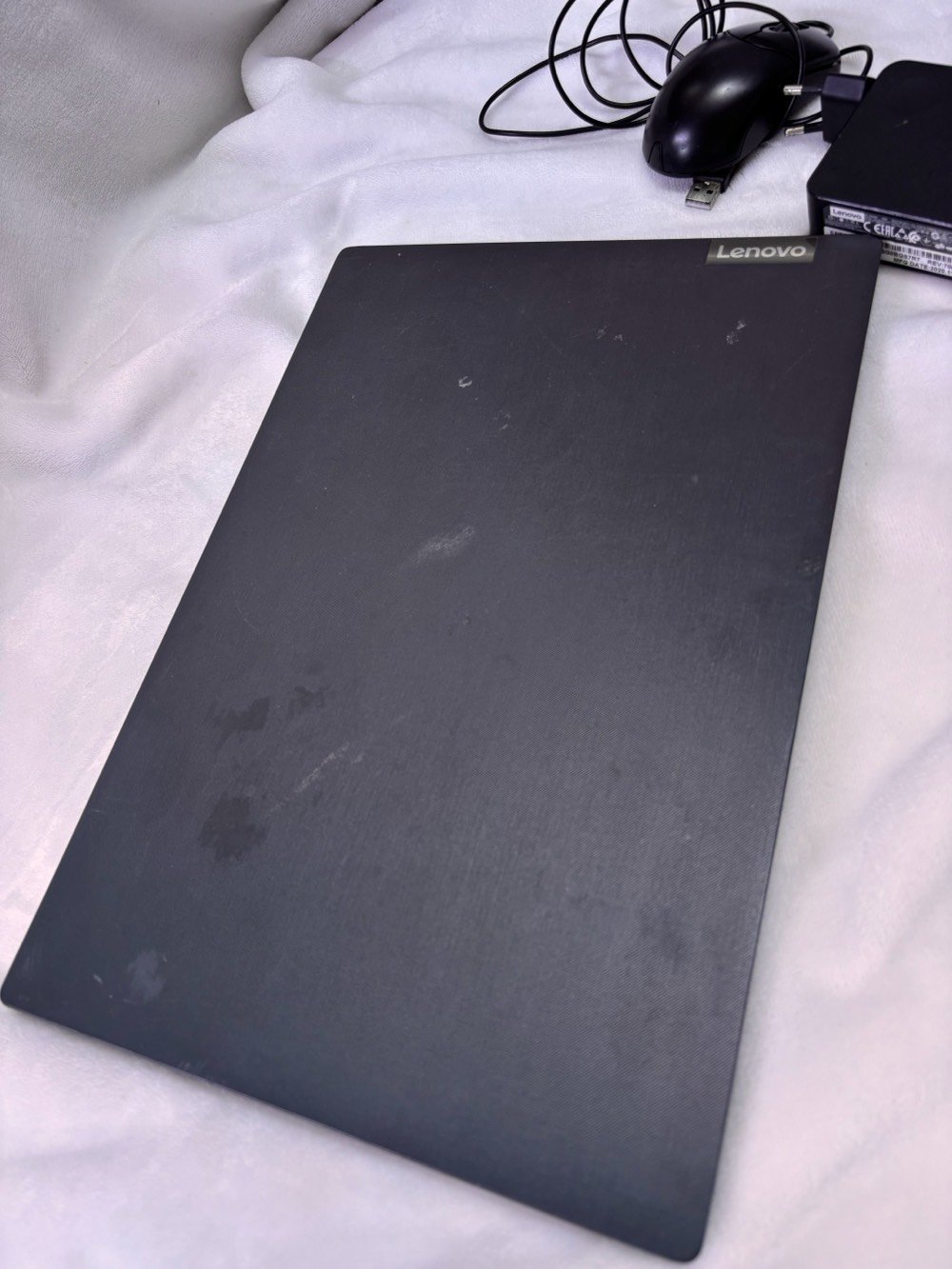 Lenovo IdeaPad 3 15IIL05
الماركة: Lenovo (لينوفو)
 المعالج: Intel Core i5-1035G1 (الجيل العاشر)
 الذاكرة العشوائية (RAM): 8 جيجابايت
 كرت الشاشة المنفصل: NVIDIA GeForce MX330 (بسعة 2 جيجابايت)
 كرت الشاشة المدمج: Intel UHD Graphics
 التخزين (الهارد): HDD سعة 1 ترابايت (من شركة Toshiba)
 نظام التشغيل: Windows 10 Pro أصلية (64-bit)
نظافه 90%
شخوط قليله 
مناسب للدراسه والالعاب والاعمال اليوميه
نظافه90%
مستعمل قليل جدا
سعر ٥٠٠,٠٠٠قابل للتفاوض
مع ملحقاته شاحنه بلاديه 
ماوس