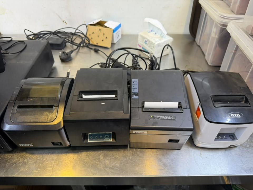 كاشير
شاشة i5
مع 4 طابعات  السعر 950 الف 
***********
