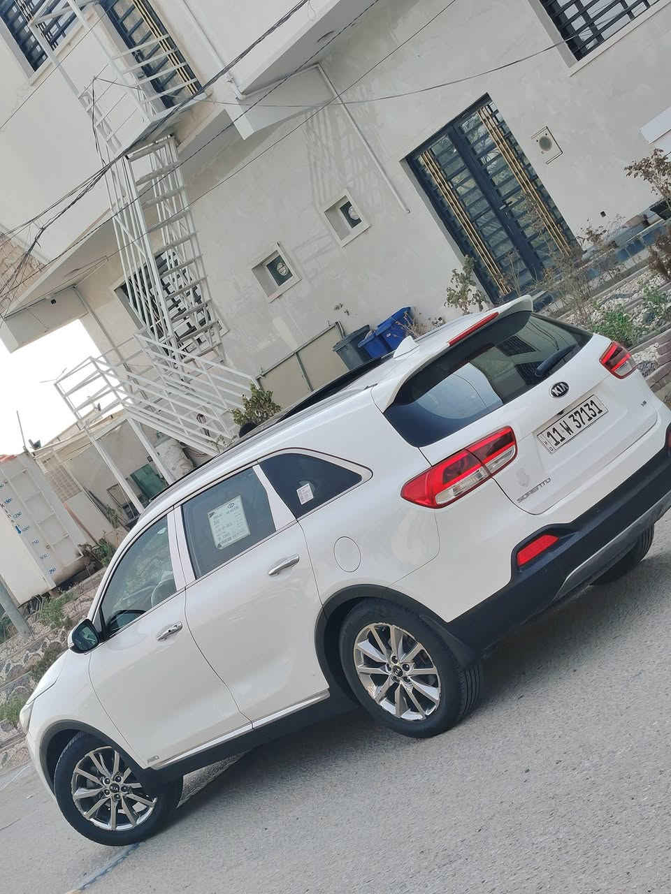 السلام عليكم للبيع سورنتو 2015 خليجي ماشيه ١٢١ الف حقيقي V6  رقم بغداد بسمي الجديد ما متعوبه جديده    فول مواصفات
بنيراما سايد بريك بصمه جرس بالسرعه المحدده شاشه مري كهرباء كشنات جلد كهرباء تدفئه تبريد بردات خلفيه بلاد سبعه راكب فور ويل جنطه كهرباء انضمت قياده لايت لد حساس امامي وخلفي زراك لايت جام اوتو دوس لد ويل كروم ثلاث قطع تبريد جاهزه مجهزه ما بيه نقص مكفوله من صبغ وتبديل فقط بارد موضوح بالسونار السعر 195 وبيه مجال  مكاني بابل محاويل الاستفسار الاتصال على ***********
