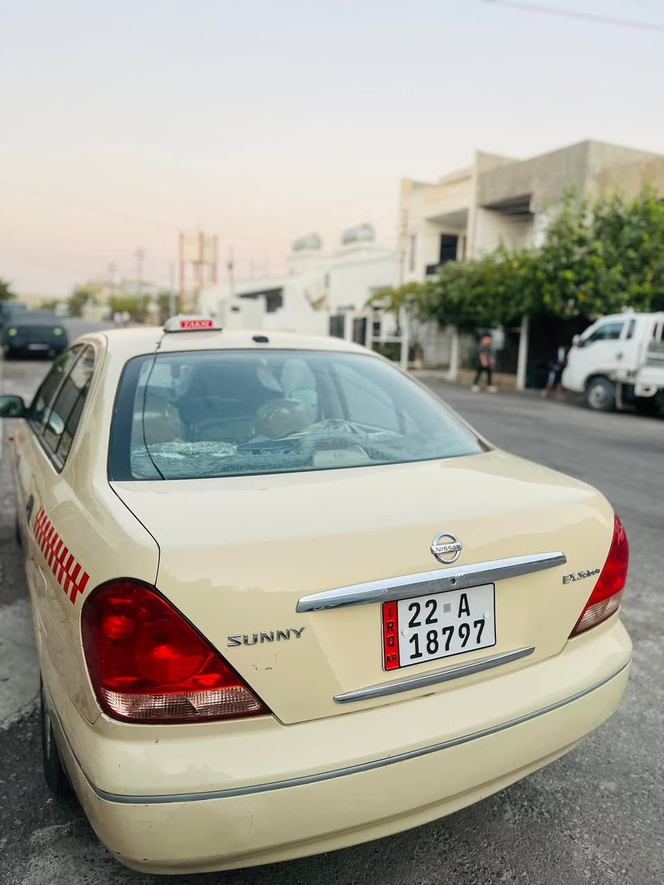 سەرەتا بە ناوی خوای گەورە و میهرەبان .

نیسان سەنی ٢٠٠٩  گێر عادی پارچەی نیە بەس جەمپێکی خەفیفی پێشی هەیە پەڵەیەک قوپی هەیە و چاملغێکی ساردە کوتە ، سەیارەکە بە جوانی ماوەتەوە ویلێکی لۆکی حەسیری لەسەرە کەمەلیاتێکی جوانی بۆ کراوە  پێشی تازە توند کراوەتەوە ٤ تایەی لۆکی لەژێرە گێرو مەکینە بە شەرت  سەنەوی تا مانگی دوازدەی ٢٠٢٨ نوێیە رەقەم باریکە  نرخی $٩٨ مەجالێکی برایانە

‎*********** واتس ئەپ
