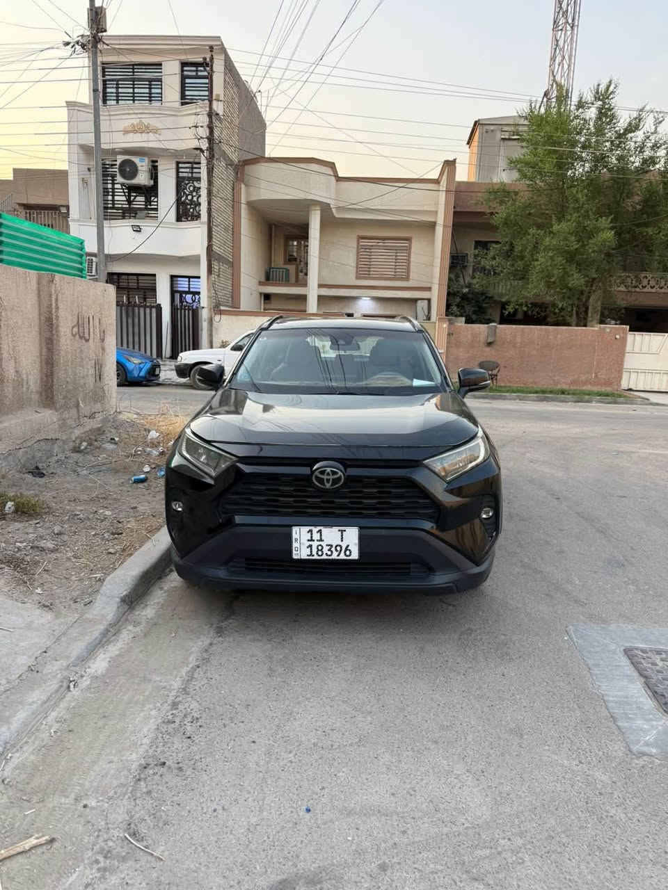 السلام عليكم راف فور XLE موديل ٢٠٢٠ ماشيه ٨٩ الف كيلو ضرره جاملغين وبنيد صبغ السياره جاهزة من كل النواحي دوشمه جديده باتري جديد تايرات جدد  للاستعلام الاتصال :*********** شراي يتصل
