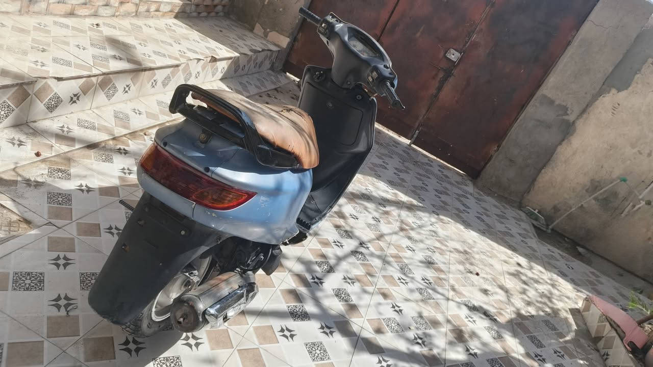 سلام عليكم دراجه فراشه نثيه دراجه مامفتحوحه كفاله عامه كل شيء شغال بيه حاويه صاله 5اشهر وتواصل على رقم ‏‪***********‬‏ سعر 650وبيه مجال عنوان قرنه هور سعد حي عسكري
