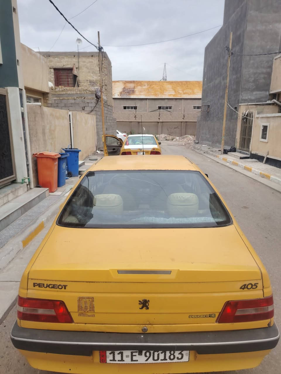 السلام عليكم 

للبيع *بيجو لميس 405*

*الموديل:* 2013 (13)
*الرقم:* بغداد 11-E-90183 
*بأسمي تحويل ثاني يوم* شرط العقد المروري غير هاذ اعتذر اريد تحويل... 
الكشر بلادي بيه جراد
 بيه بارد بالصندوق 

*المواصفات :*
كهربائيات كلها شغالة شرط
تبريد  + تدفئة 
محرك خير من الله لا تنقيص ولا تبخير
غرفة حلوة ونظيفة، دوشمة وتلبيس جديد
السعر : *[28$]* وبيها مجال للطيبين
المكان : بغداد. حي حطين قرب نفق الشرطه 
تواصل : *[*********** ]*واتساب فقط 
اتصل  : *[***********]* اتصال رصيد 

او *********** واتساب ورصيد
