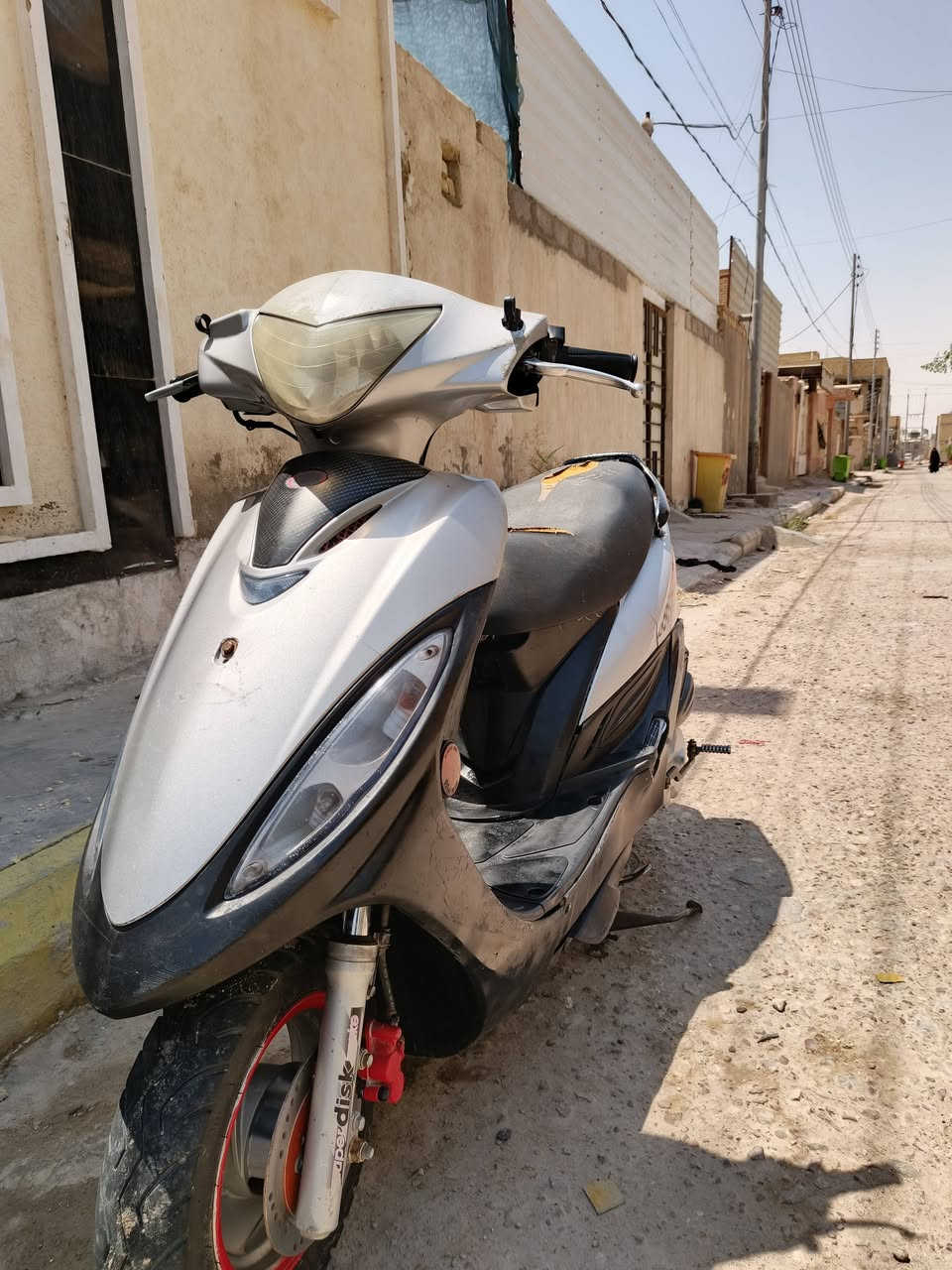 دراجه جي فور للبيع
زوج تواير جدد صارلي يومين من شديت 
لايت زنون اصلي 
اشاير يمنه يسره 
رباعي 
بك لايك 
عداد بكامل يشتغل 
مكينه مفتوحه مره وحده 
مكاني ناصريه ناحيه الفظليه 
رقمي *********** فقط واتساب 
موجد على الفيس 
سعر ٢٧٥ و بيها مجال

