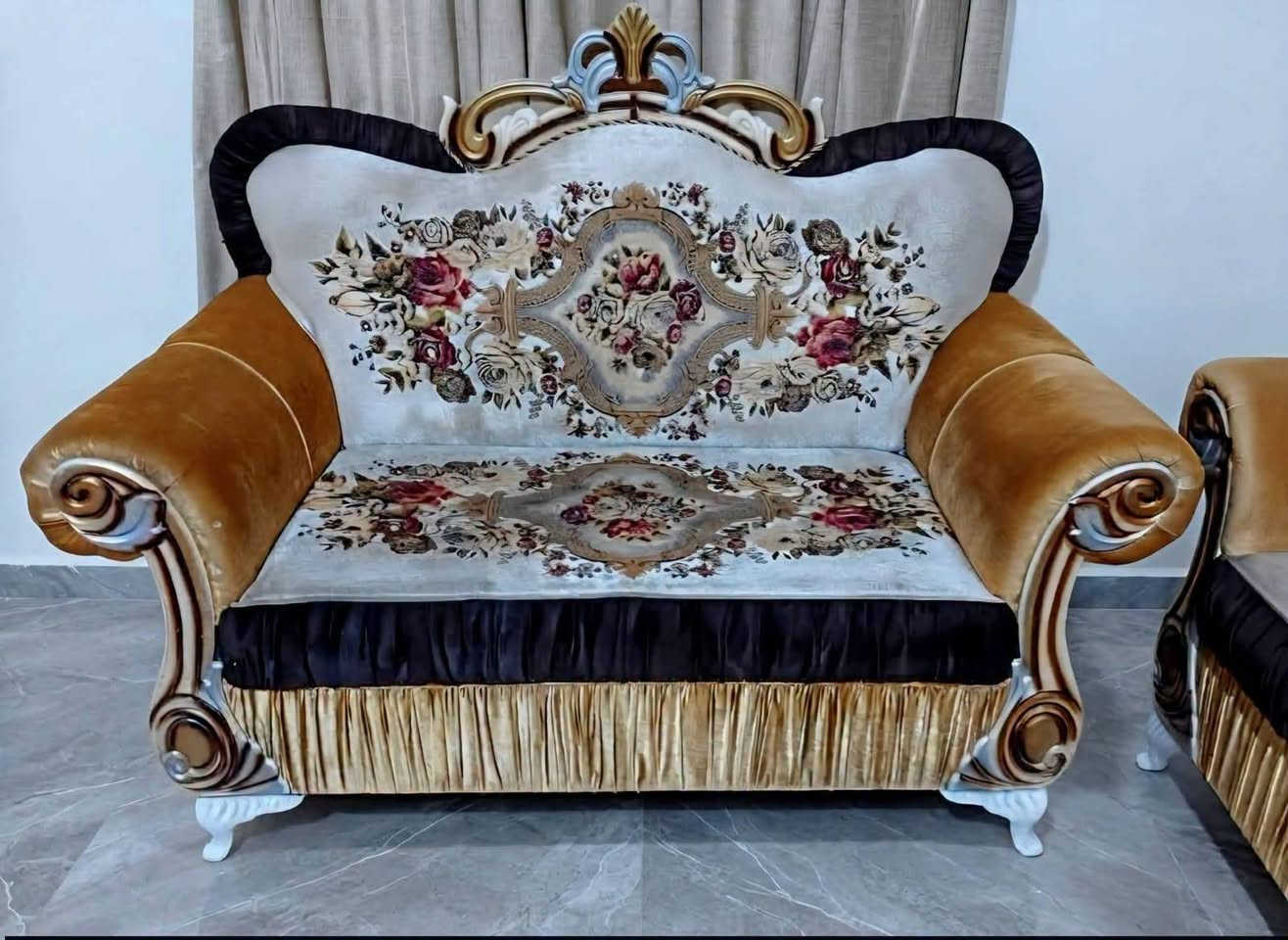 طقم مستخدم نظيف • خمس قطع ١٠ مقاعد • الكوت دور المعلمين