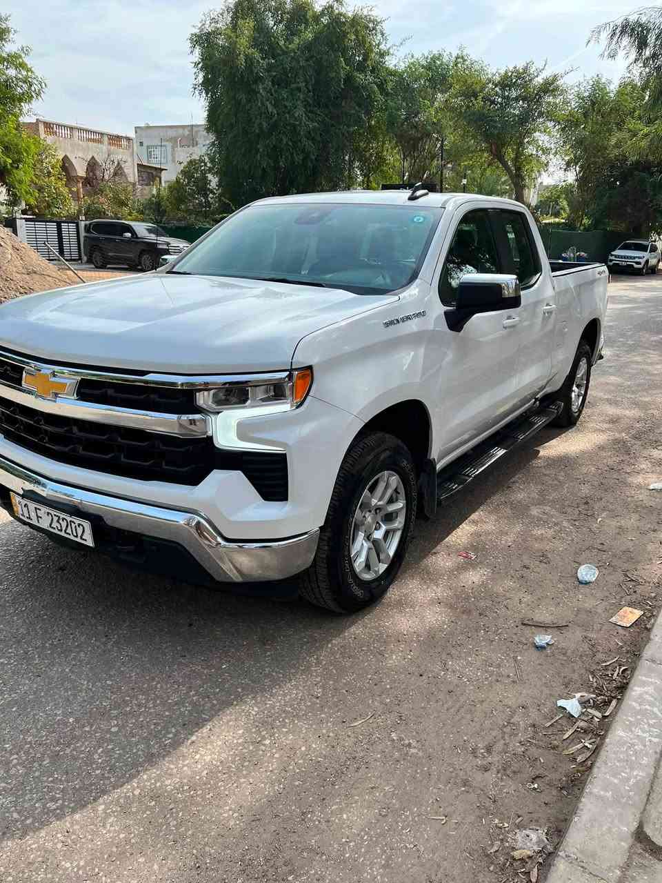 سلام عليكم ((مرقم بغداد كامل))
السعر 285 ورقة وبيها مجال
شفروليه سلفرادو موديل ٢٠٢٣ للبيع 
دفع رباعي دفع خلفي 
((محرك ٥٣٠٠ ثمانية سلندر))
عدادات شاشة وشاشة وسطية كبيرة
ماشية ٢٤ ميل
حادثها خلفي مبدل بدي كامل نفس اللون بدون صبغ بدون ايرباك
مكان السيارة بغداد الحارثية
السعر 285 وبيه مجال 
للاستفسار 
***********
