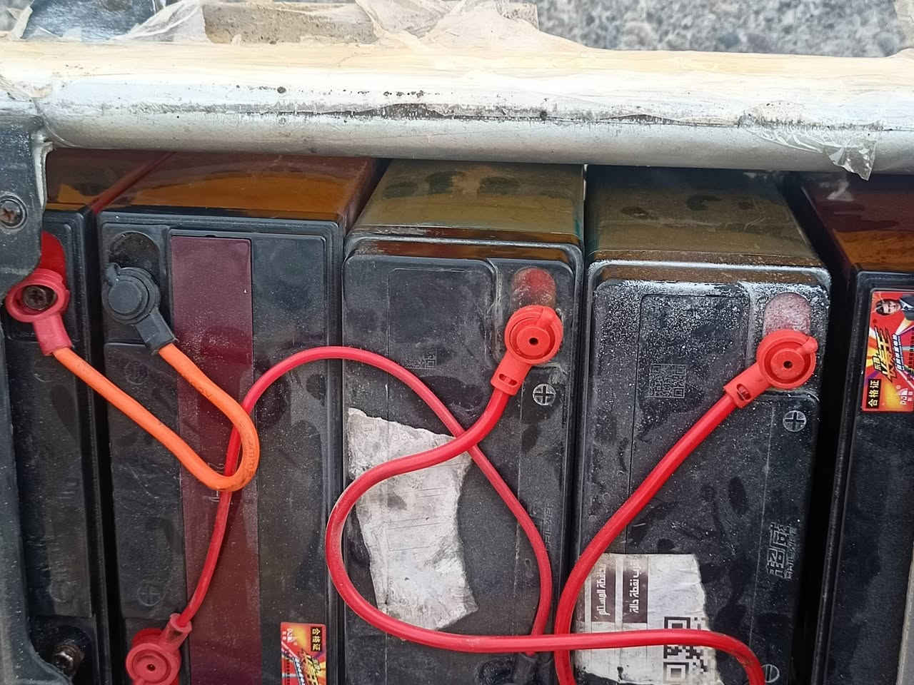 مطور 5بطريات 
3بطريات شرط جداد مشتري الوحده 50الف 
2بطريات وحد يقره 11وا واحد واكف 
يعني 4بطريات شغاله يعزلو بطريه وحده 
مطور نضيف شحنه جديد ابيعو بدون اي عطيل 
وا اذه شديتلو بطريه 5 امشيك فوك 40 كيلو متر عن تجربه 
العنوان موصل ايمن الرقم ***********
