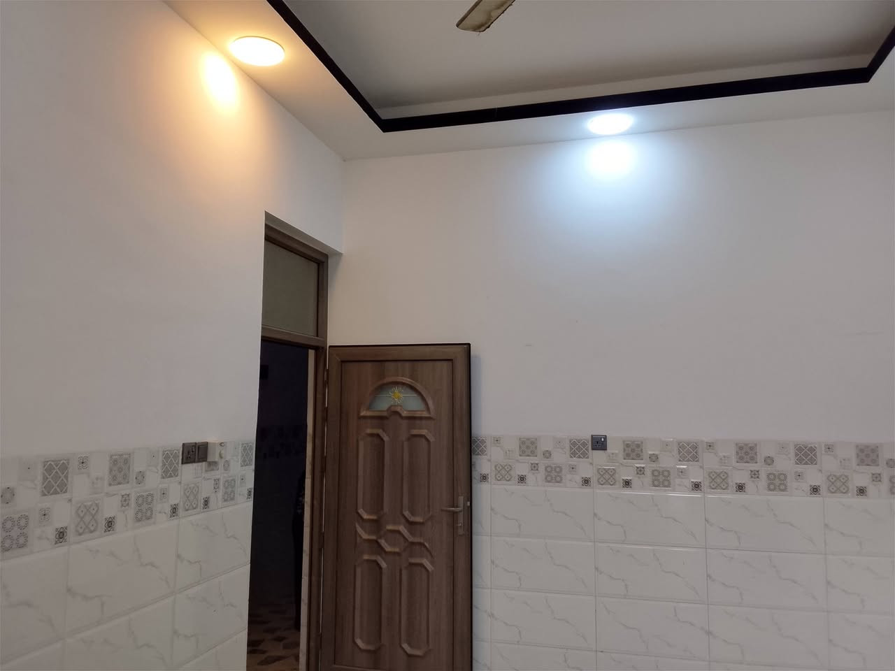 دار للبيع في حي التحرير بناء حديث 
مساحه 100م طابقين ونص 4غرف 
السعر 125
╔══════════════════════════════╗  🏠 🔑  سعد الطائي للعقار ╚══════════════════════════════╝
📍 الموصل – حي التحرير
🕌 مقابل جامع آل البيت
📌 مقابل ساحة أبو منتظر لبيع الرمل والإسمنت
━━━━━━━━━━━━━━━━━━━━━━━━
🏡 نستقبل عروض وطلبات البيع والإيجار 🏡
🔸 تابعوا صفحتنا لرؤية المزيد من العروض العقارية
🔸 إذا كان العقار غير مناسب لكم أو لإمكانياتكم، راسلونا
📌 لدينا عروض وخيارات أخرى للبيع والإيجار
━━━━━━━━━━━━━━━━━━━━━━━━
📞 للاستفسار والتواصل
📱 ***********
▫️ واتساب / اتصال
📱 ***********
▫️ واتساب / اتصال
━━━━━━━━━━━━━━━━━━━━━━━━
🤝 ثقتكم أساس نجاحنا
━━━━━━━━━━━━━━━━━━━━━━━━
