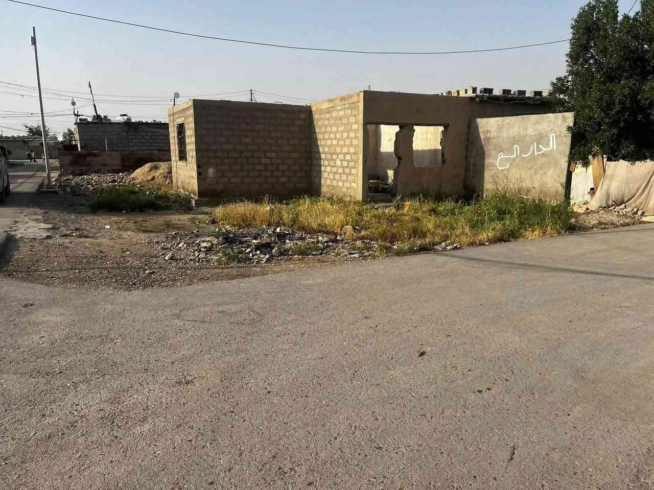 سلام عليكم اعادة النشر بسب الوعود الكاذبه 
هيكل البيع بل مجمع مال الخمستلاف المساحه ١٥٠ متر ركن على شارعين تبليط كهرباء واصله الباب السعر ١٠مليون وبيه مجال بسيط اتصل *********** ما متواجد على الفيس اتصل وتدلل مستعجل على بيعته
