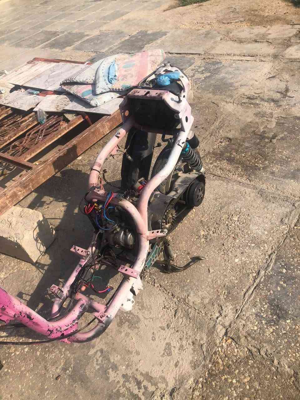 سلام عليكم غراض ماكس عدله للبيع كلهن جديدات الدراجه مساع فصختها وياله ثنين نجوميات هنه وتوايرهن بعدهن باكيت صالنيه FM عقل مجمع شغال وسلفين واحد رياضي واحس عادي وكفرات كامله ولايت بومه ومكينه مفتوحه بس بستم وشاصي وركبه ودبل امامي وخلفي كابريتر الاصلي وجديد كلمن وسعره غراض كامله للاستفسار *********** اتصال واتساب المو شراي لا يدخل ولا يضل يكاسر بسعر السعر ثابت
