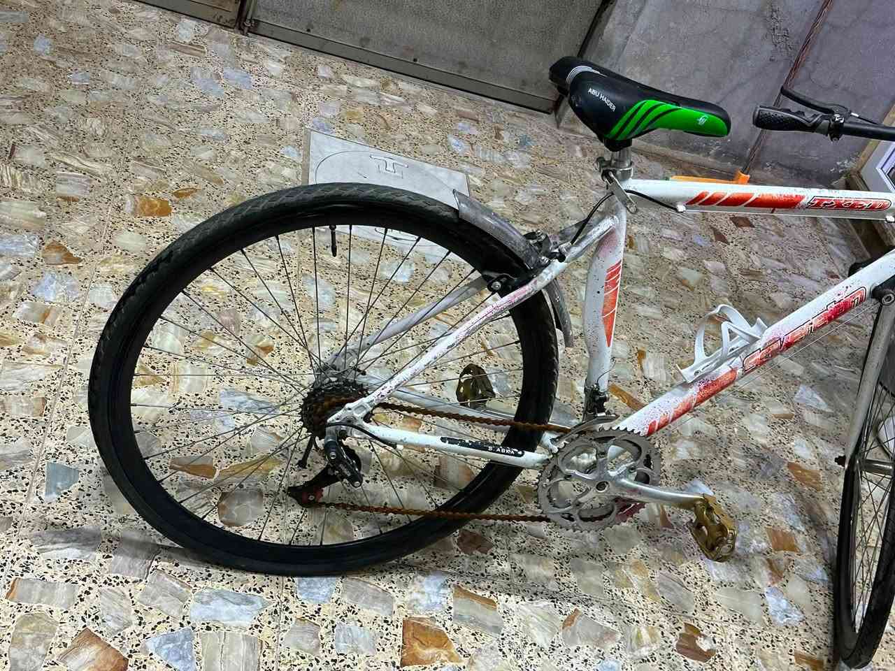 للبيع بايسكل مستعمل 🚲
الحالة: مستعملة وتحتاج تنظيف وصيانة بسيطة.
الگير: موجود.
الفرامل: موجودة.
الإطارات: تحتاج نفخ لامامي والخلفي اعتقد بنجر اعتقد 
السعر: [ 65 وبي مجال ] قابل للتفاوض للجادين.
المكان: [الشعب]
الرقم: ***********
للاستفسار: مراسلة واتساب

