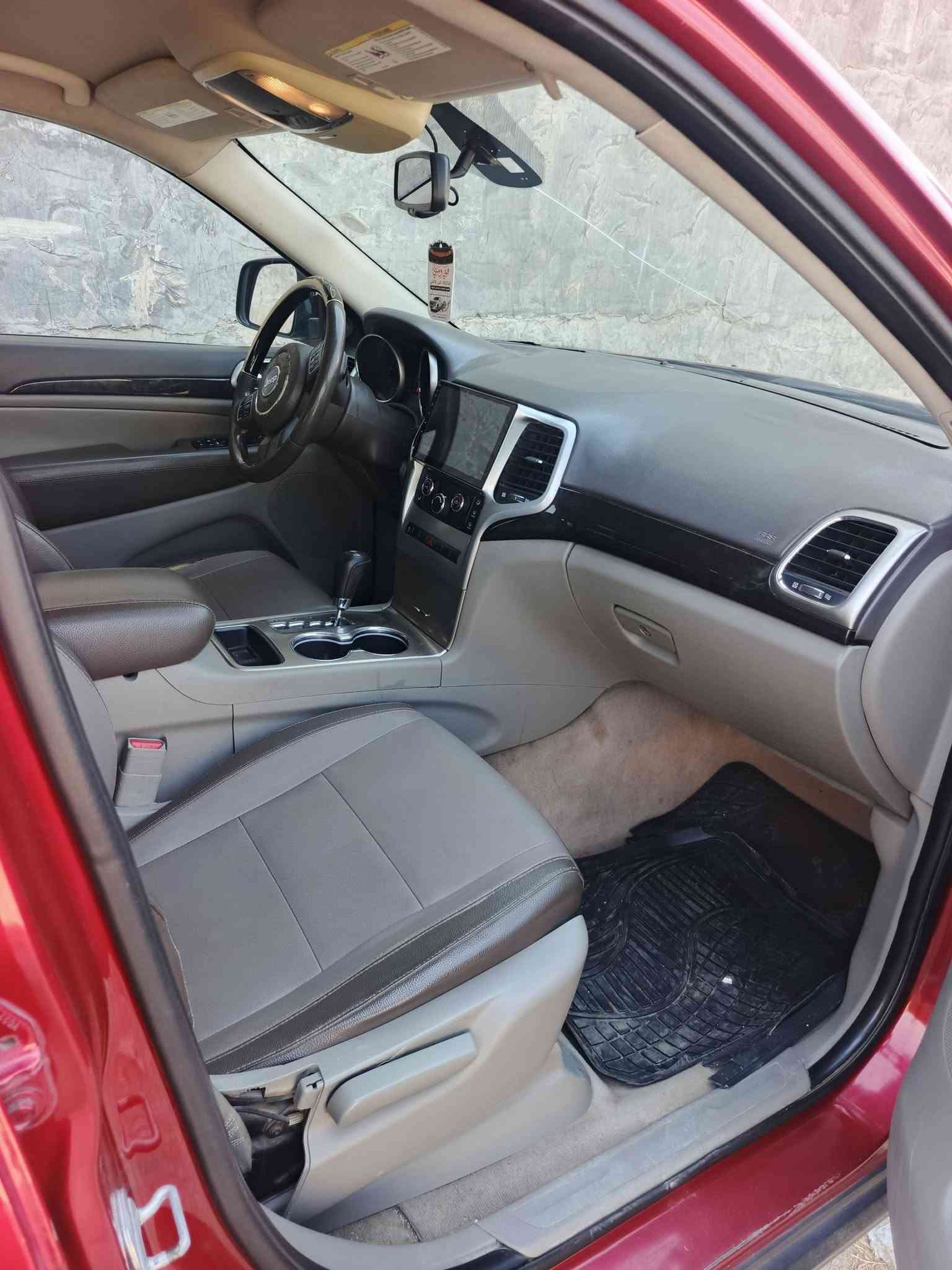 سلام عليكم جيب لاريدو موديل ٢٠١١ بيهة ٤ قطع صبغ مابيهة دواخل مكينة جديدة صدر امامي خلفي اترايهة زيرو جاهزة من كلشي رقم بغداد الدولي الجديد تحويل ثاني يوم السعر ١٢٠ و بيهة مجال حك الجية المكان تقاطع القدس هاتف ***********
