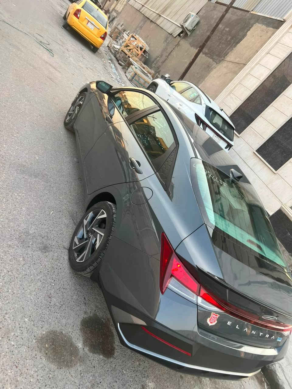 # السعر ١٣٧. تلفون ***********
سلام عليكم النترا مديل 25 SEL دخول جديد منفيس ابسمي مواصفات بصمه تشغيل عن بعد ترحيب أبواب مكينه 2000 دوش تبريد شاشه شحن وايرلس ثلاث وضعيات قياده ويل حجم 17 داخل عسلي فول رادارات وبقيه الموصفات المتعارفه لسياره جديده حيل جديده بوضع الشركه ماشيه 4mi فقط يعني زيرو ترايها مال شركة حادثها سطحي فقط البنيد تبديل اصلي نفس اللون بدون دواخل بدون كلشي ايرباك فقط ستيرن والسياره جديده بمعنى الكلمه وصور الحادث مرفقه بل منشور

نص مكتوب في الصور:
- BIDCARS