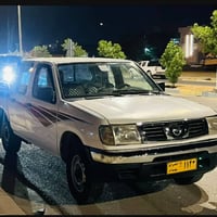 نيسان بيكاب • ٢٠٠١ • مزاد