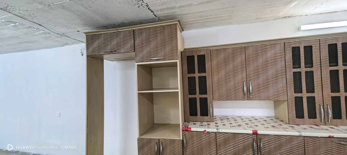 کە وانتە ر باڵۆن پریس تورکی 
زۆر جوان و تایبە ت 
6مە تر بە 220
سلیمانی هە واری شار 
*********** السليمانية, العراق
