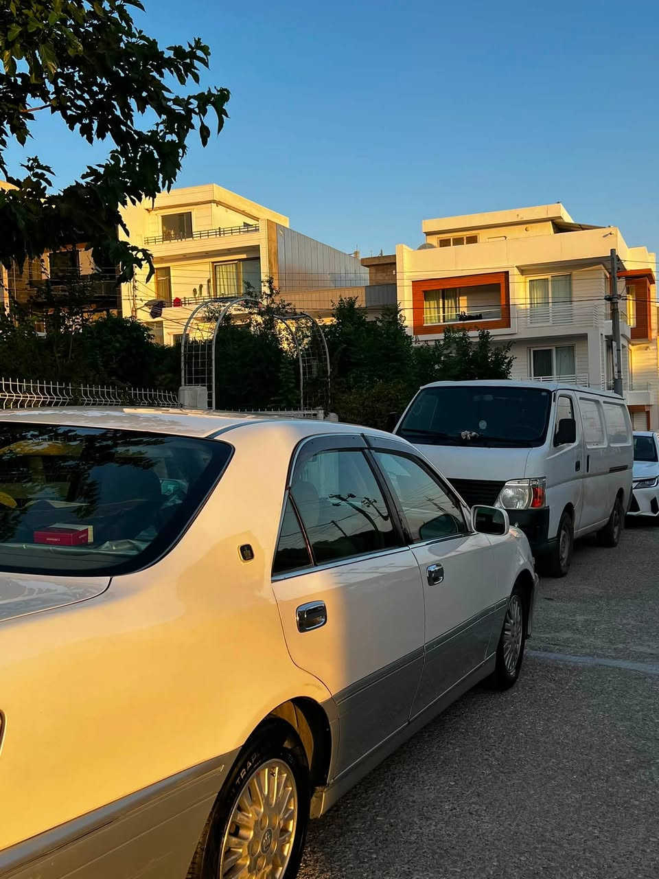 مەلیکە تەنها....موس ✅ بارکۆدی هەیە ✅

سەیارەکە هەتا بڵەی تازە ماوەتەوە 
 
گێڕ و مەکینە بە شەرتی فەحس 

تەبریدی بەشەرت ❄️

ڕۆنی تازە گۆڕاوە گێڕ و مەکینەی مەزبوتە 
مەکینە D4 175
داشبڵی هیچ شکاوی نییە 
***********

٤٨ و معامەلە یەکی زۆر کەم ...

بارکۆدەکەی بە ناوی خۆمەوەیە .
