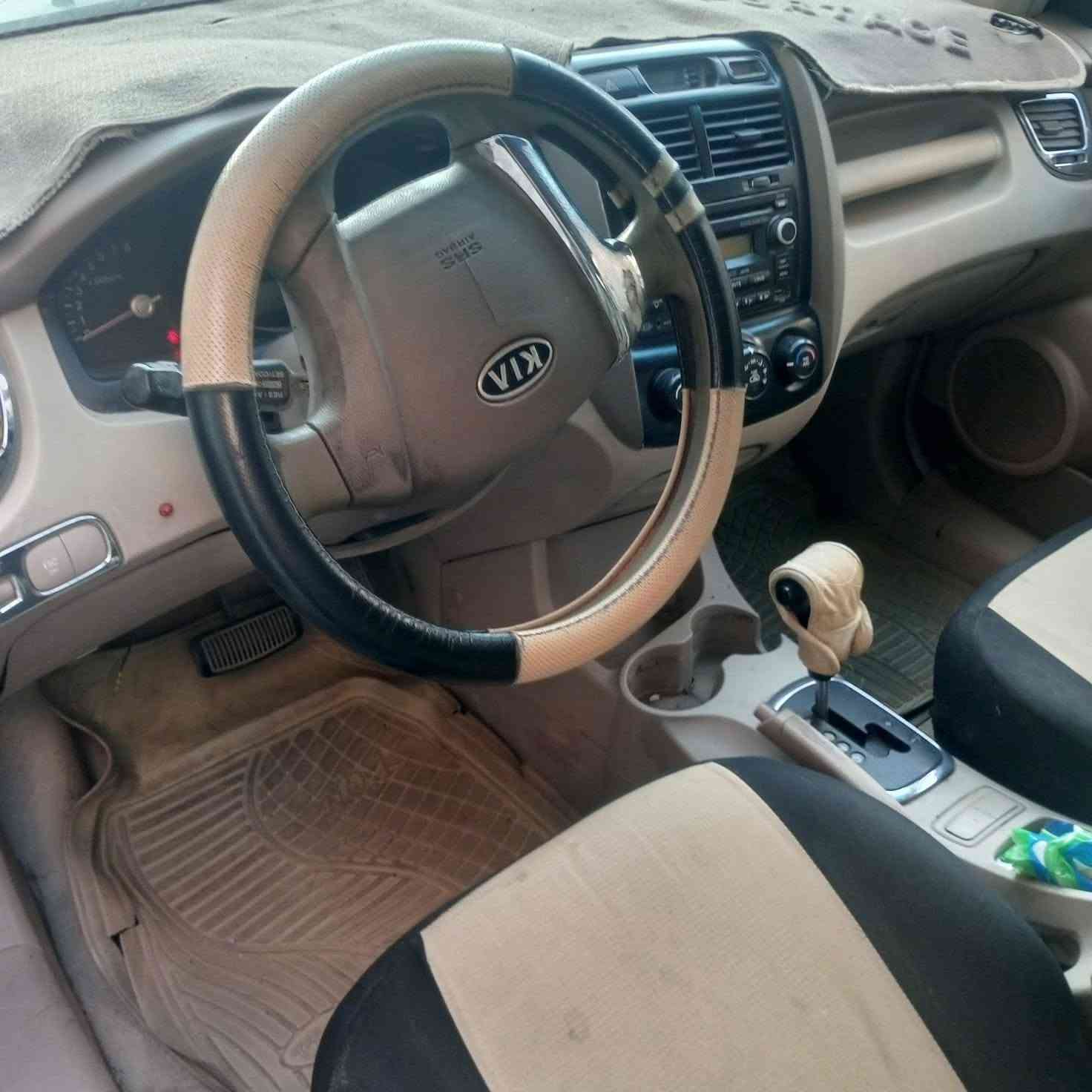 كيا سبورتج للبيع موديل ٢٠٠٧ رقم بغداد كير مكينه خير من الله حجم المكينه ٢٠٠٠ اربعه سلندر السياره بيه قطع صبغ ابيعك مصبوغه حزام  مكاني بغداد  الشعله السعر٩٠ $  وبيه مجال بسيط للاستفسار ***********
