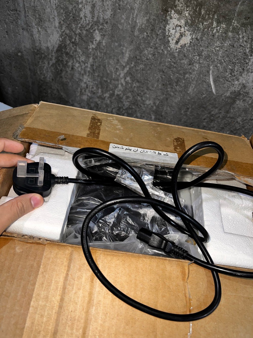 ups اولاين 1 kv من شركة فالكون يشغل شاشه حجم 65 و بلي ستيشن 5 تقريبآ 5 او 6 دقائق سعر 150 الف مكاني النجف