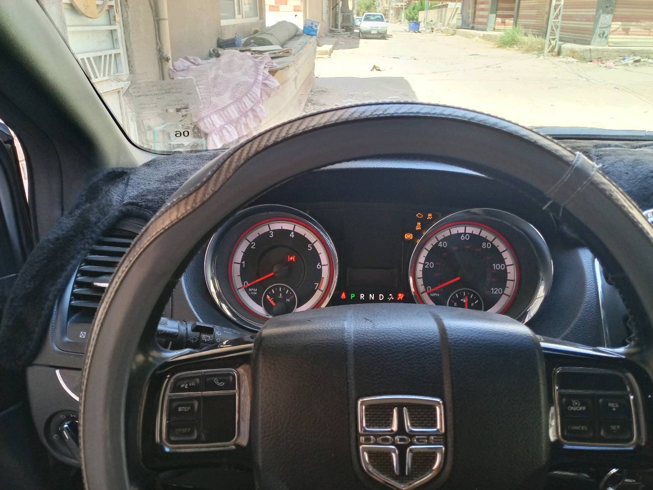 سيارة رائعة و مميزة و يمكن الأعتماد عليها في سفر ومريحة جدا في السفرات الطويلة بين الدول