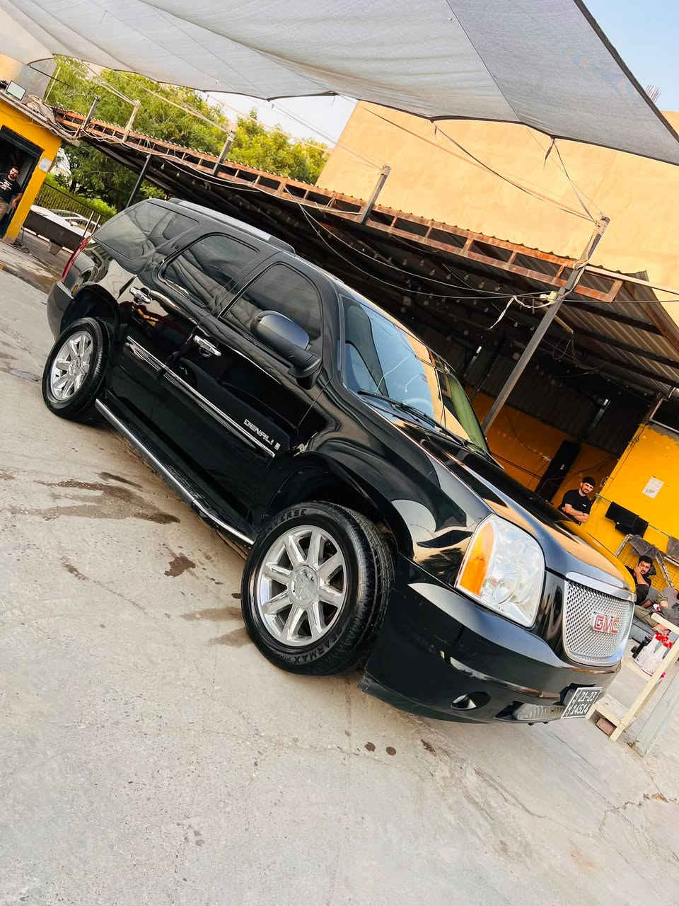 GMC yukon Denali
قةترة بوياخي اوروپاي نييية 

بي سارد و قوپاوي سةقفي وةك شوشة واية 

كودي هةية     ١٠٠ هةزار كيلومةتر روشتوة 

٤ تايةوو ويلي شةريكةي لةسةرة 

دةبل اكسلة 

تةقةو رةقةشي  نيية 

***********
