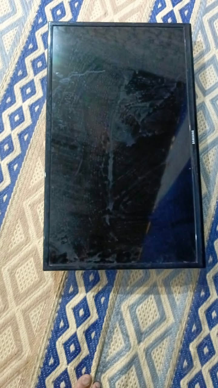 شاشة ٣٢ • نظيفة • بدون نت