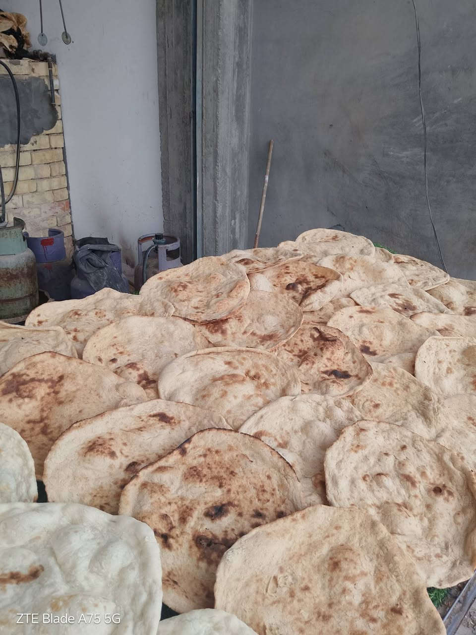 خبز أبيض • الحبة كاملة • توصيل مجاني
