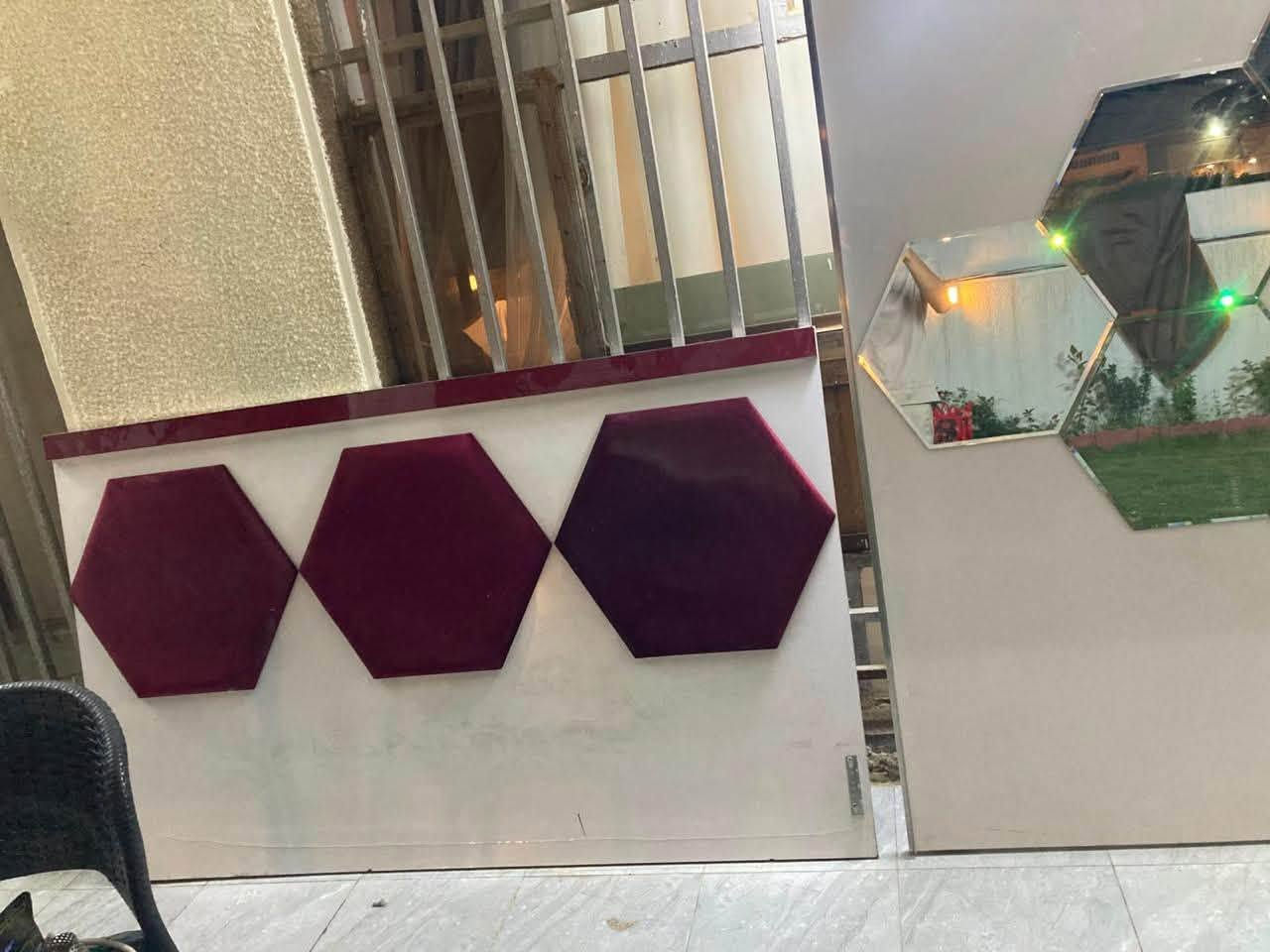 السلام عليكم عندي غرفه نوم للبيع شلت بغير بيت واريد ابيعه مفتوحه سعرها 200 غرفه نضيفه مكاني السيديه الخاص مفتوح وهذه رقمي واتساب ***********
