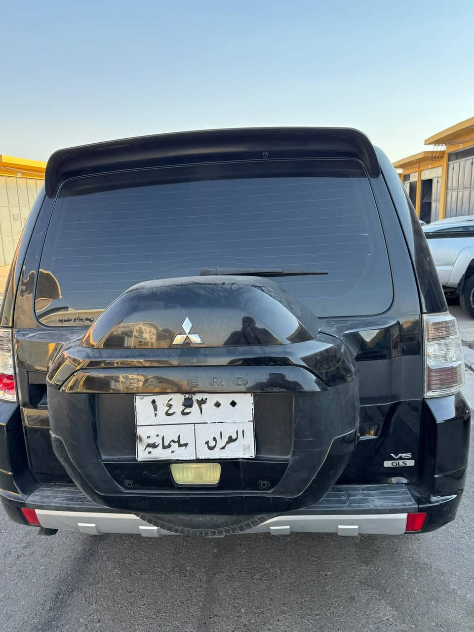 جيب باجيرو رقم اصولي انبيعها اوليات سنويه ضايعه ومانندل صاحبها يعني كوم حديد بس رقم اصلي 

موديل 2015 السياره كلش نضيفه 
4*4
سعرها شده وبيها شوى مجال 

***********
