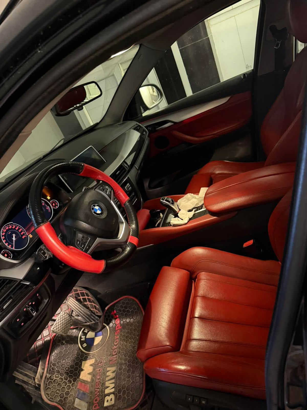 السلام عليكم
سيارة بي ام دبليو X6

3500 tune turbo

X drive

موديل :- 2018 السيارة من وكالة (((العروش))) خليجي مكفوله مغلفه بي بي اف مصار شهرين سياره مابيه ولا شخص 

ماشية :- 74 الف كيلو فقط 

سيارة جديدة بمعنى الكلمة  

سيرفسها ودهنها كلة بوكالة العروش من يوم طلعت لليوم كلش محافظ عليها ماطلعها بس بالمناسبات 

مكفولة كفالة عامة من الصبغ والتبديل كير مكينة وگير جديد 

داخلها نظافة بعدها على وضع وكالة 100٪؜ 

جوها تخمه تاير جديد دنلوب الاصلي ضد البنجر بالاضافة الى السبير بعده منازل للگاع

سيارة بااسمي تحويل ثاني يوم رقمها اربيل جديد وهزتها قبل 10 اشهر مسويها

نظام قيادة اربعة ايكو وكونفرت وسبورت (وسبورت بلاص)

انارة داخلية كاملة بالدشبول7 الوان تتغير 

ابواب شفط 

مري شفط

شاحن تليفون  

وشفتات سرعة

داخل احمر مميز

اربع كامرات 

بصمات

رادارات 

فتحة سقف 

لايتات زنون متحرك وية ستيرن واوتو يقللن ضوة اذا صارت سيارة امامك

كشنات بيها 8 حركات وضعيات 

هندبريك بصمة 

اوتو بريك

تحديد مسار

وبردات ابواب

وبعد هواي ميخلصن

السعر 355 بيه مجال

مكانها زيونه

***********
