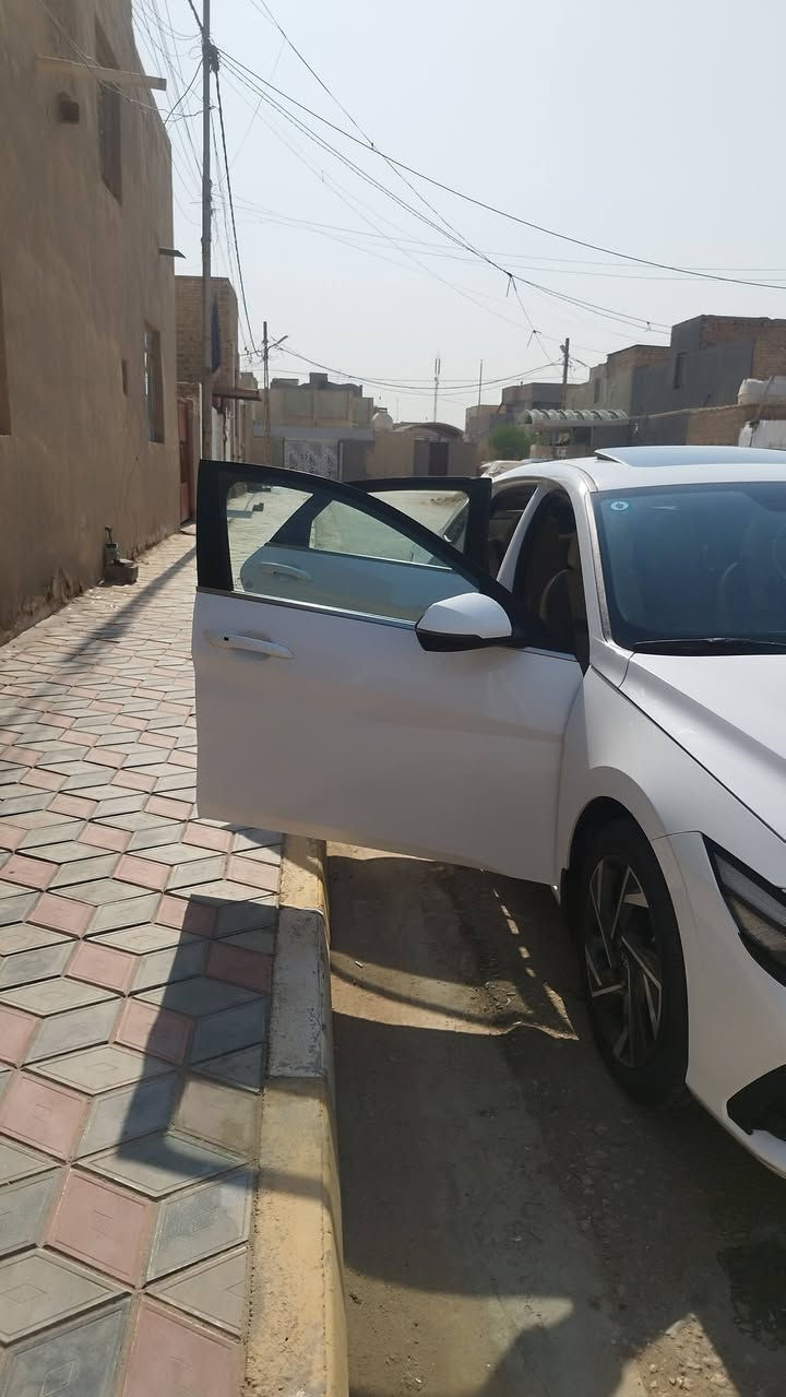 سلام عليكم النترا 2024خليجي محرك2000دوش. ماشيه 41الف
جديده سياره 
رقم بغداد انكليزي بسمي تحويل مباشرة 
فول مواصفات واحد على واحد 
فتحة سقف+بصمه تشغيل. بصمة ابواب 
مرايا جانبيه كهربائية+شاشه كبيره
مصابيح LED +نضام قياده 4
تحديد مسار +بصمة تشغيل عن بعد 
كير طياره+حساسات ضغط الاطارات+تبريد قطعتين ثلج

بعد بيه مواصفات معروفه سياره جديده خير من الله
التواصل***********
