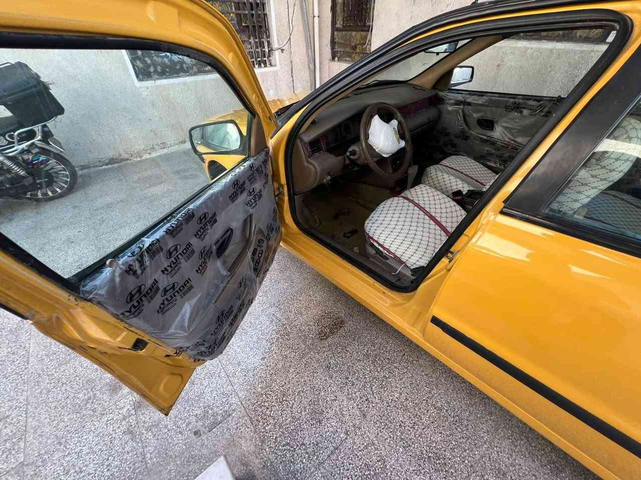 سلام عليكم سمند مديل ٢٠١١
رقم بغداد 
محور كير محرك كورله بيكاشو 
عقل ضفيره تحوير طالبيه
مصفره هيئة خط بحث
مصفره غرامات عليه
لايت زنون ثلجي
سياره جاهزه كبل للشارع 
رقم ***********
