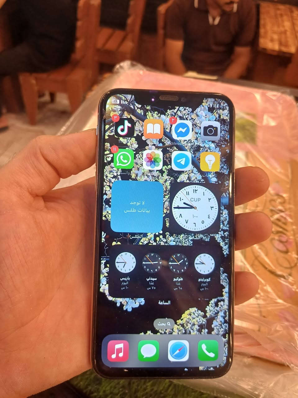 السلام عليكم اكس للبيع جهاز كلش نظيف فقط مبدل شاشه وبطاريه 256 جيجا سعر 130 بمجال كلش بسيط للتواصل $  ***********
