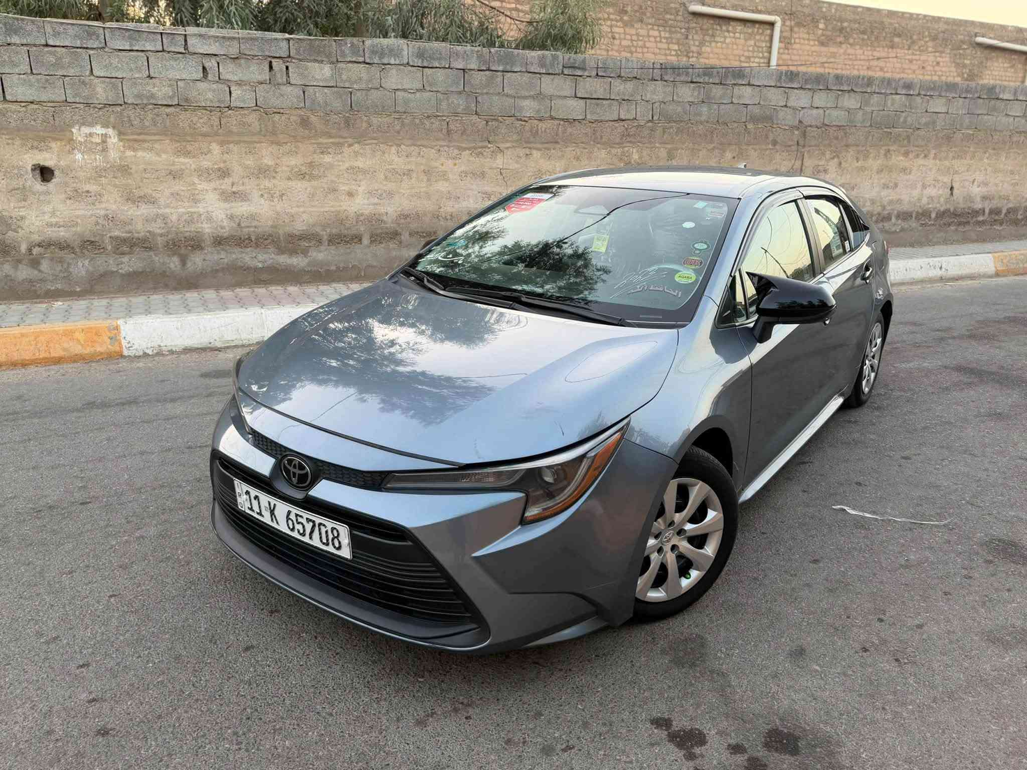 السلام عليكم تيوتا كورله 2023LE
 رقم بغداد بأسمي هزه ورقم وفحص كله جديد  حادث فقط جاملغ امامي نفسه معدل ومصبوغ حته بدون فتح وبيه شبر بل هلال الخلفي من جوه شخط واضح بل سونار  بدون
 دواخل  بدون شخوط بدون رصعات شرط السونار وين مايعجبك افحص حته الدعامية بلاده يعني قطعه واحده فقط ماشيه 30 الف كير محرك صدر تخم تاير كله ع وضع الشركه. حجر بيئه بلادي   لون بحري  شذري كلش حلو سايد  بريك بصمه اوتو هولد شاشه ابل كار بلي سستم كاربون فايبر كامل شرط السياره برغي ما بيه نقص سعر 139 وبيه مجال بسيط مكان السياره ديالى بعقوبه 
*********** نذير.
