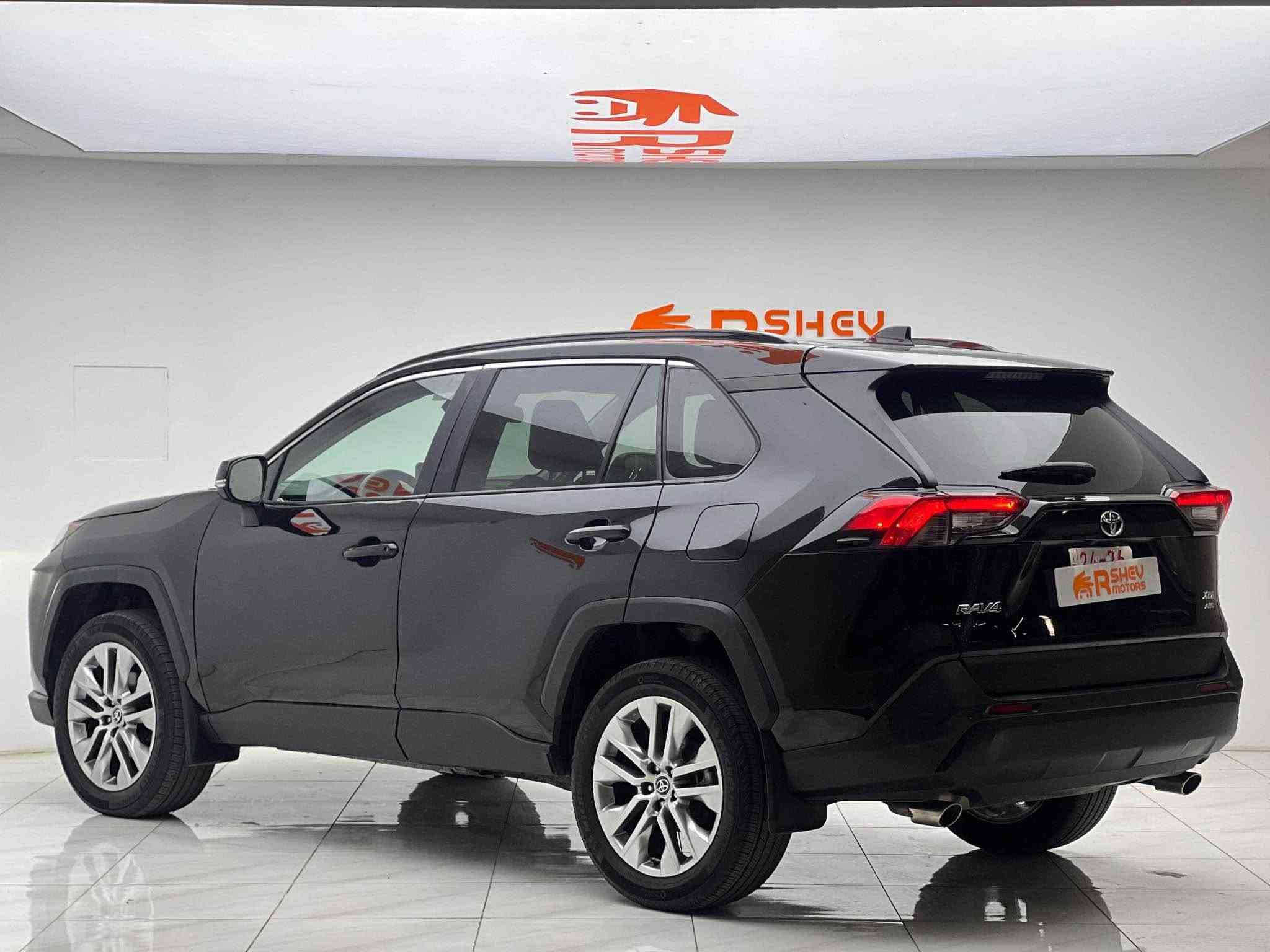 رافور • ٢٠٢٥ • فول XLE AWD