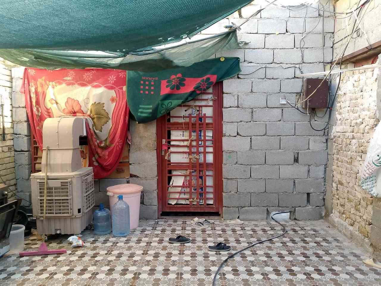 سلام عليكم هيكل مع محل لبيع مساحته 150متر في وافدين الثالث لانتصل على هذه رقم ***********
