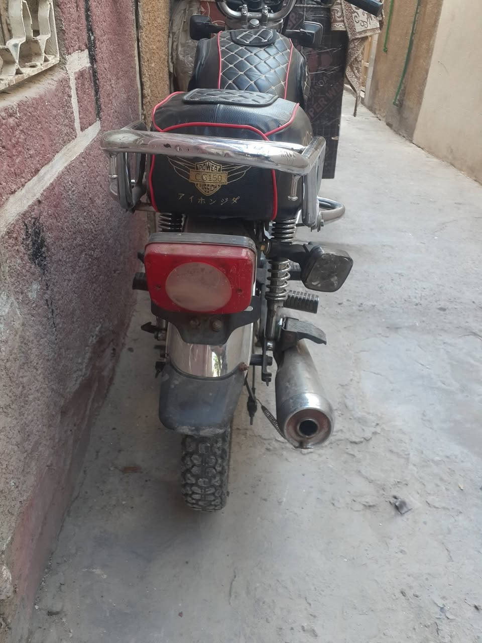 سلام عليكم دراجه نضيفه كير موديل ٢٠٢١ أوراقه موجودة محركه نضيف برغي ممفتوح من المحرك مكان الكريعات سعر ٤٢٥ قفل الرقم ***********
