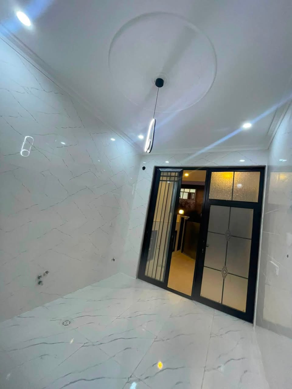 🏡 بيت للبيع – حي المحاربين

📍 الموقع: حي المحاربين – 
موقع مميز وقريب من الشارع العام🙀
📐 المساحة: 150م²
🏠 التصميم: تركي أنيق وعملي
✨ البيت: درجة أولى، بناء وتشطيب ممتاز
🚗 موقع سهل الوصول وقريب من الشارع العام
💰 مناسب للسكن والاستثمار

📅 بناء 2026

📞 للاستفسار والتفاصيل:
***********-***********
*********** -***********
📌 للجادين فقط، يرجى الاتصال للاستفسار عن السعر ومواصفات البيت كاملة.

