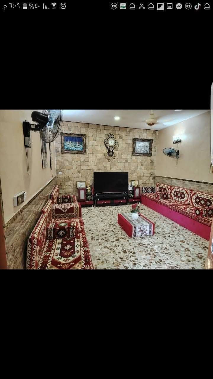 السلام عليكم
بيت للبيع مساحتة 230 متر
حي السفير على الشارع العام
مقابل الكفاءات شارع كهوة جاكي 
استفسار *********** بي واتساب
