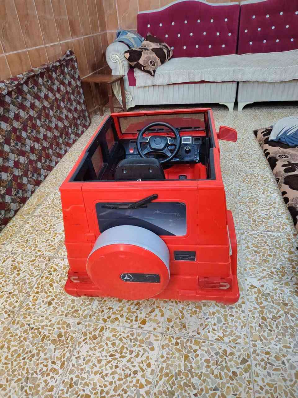 مرسيدس جي كلاس • احمر • نظيفه