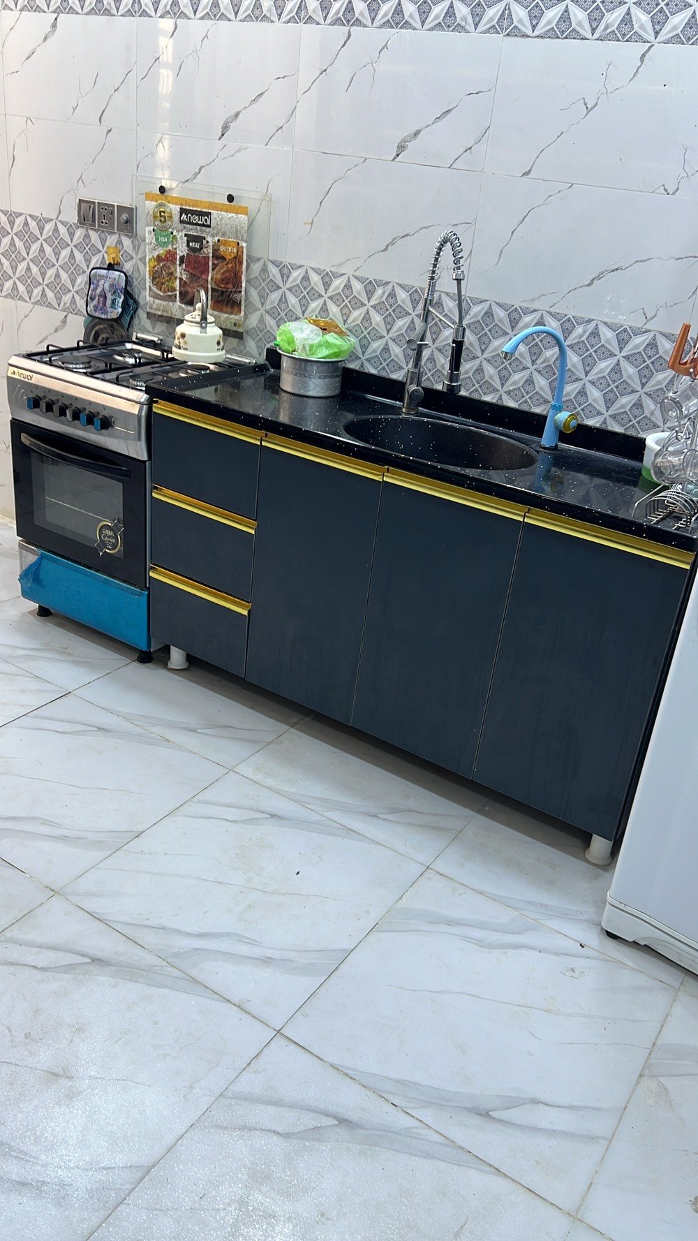 🏡 للبيع دار  طابو زراعي – موقع مميز جدًا النجف الأشرف

📍 الموقع: مقابل ملحق قرية الغدير، عمود 314، وتنزل وي سياج المطحنة.

📐 المساحة: 150 متر.



🏠 تفاصيل البيت:

• سقف صب كونكريت وأساس صب.

• صالة واستقبال.

• مطبخ.

• غرفتان.

• صحيات داخلية وخارجية.

• قريب جدًا من شارع الصب.



📑 التفاصيل القانونية:

• البيت مشمول بالتطويب.

• يوجد إقرار من صاحب الأرض باسمي.

• يوجد إقرار محكمة.

• توجد ميزانية كهرباء.

• محولة كهرباء قريبة جدًا من الدار، والكهرباء قوية.



✨ المنطقة راقية وهادئة، والجيران غير موجودين مقابل البيت، مما يوفر خصوصية وموقعًا مميزًا.
📞 للاستفسار الاتصال على ***********

السعر 72 مع المجال 

ملاحظة البيت بي اقرار من صاحب الارض سند ٢٥ حق التصرف