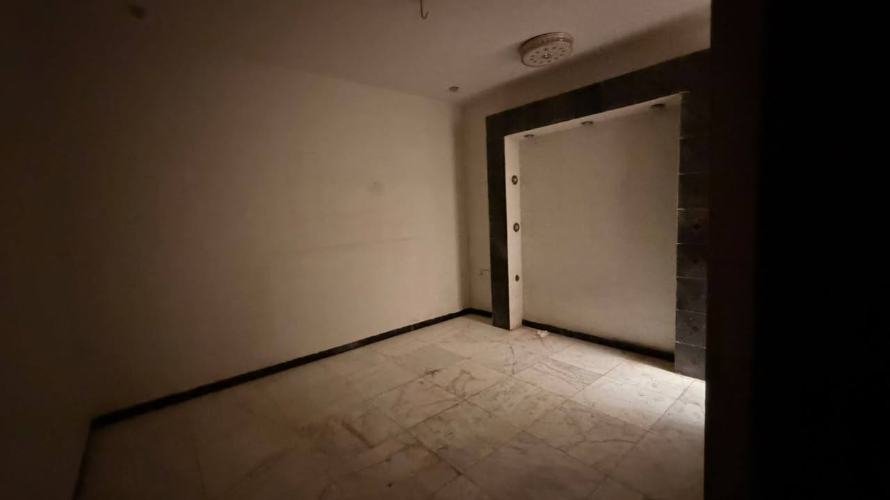 منزل للايجار في حي بستان الحلو
ثلاث طوابق 
5 غرف نوم 
صحيات 2

للتواصل ***********

بدون دلالية
