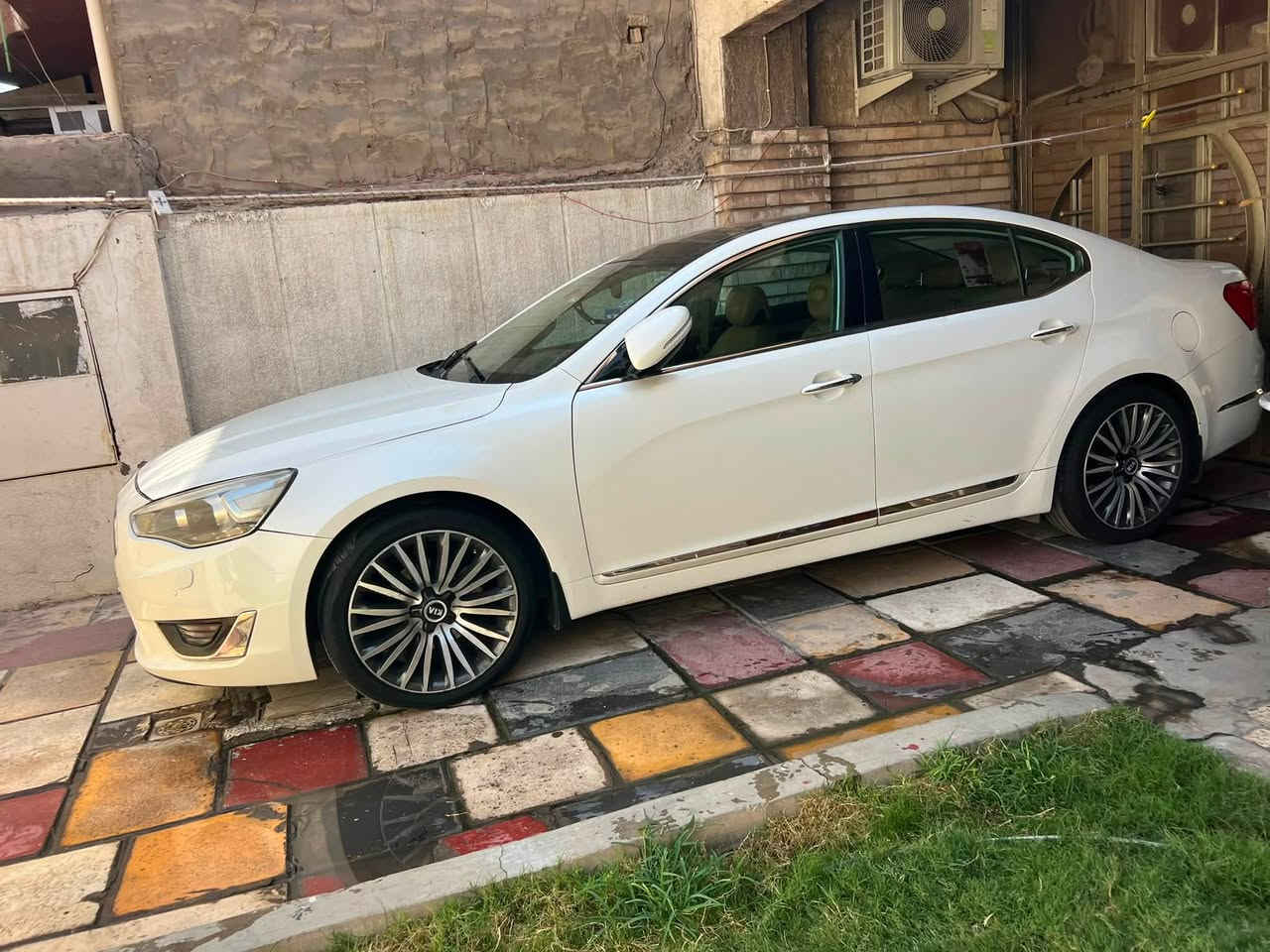 السلام عليكم كادنزا ٢٠١٤ خليجي ١/١مكفوله من الصبغ بيها بارد بالجاملغ والبنيد موضحهن بالصور مواصفاتها معروفه الكادنزا فووول رقم شمالي جديد بأسمي تحويل مبااشر صدر جديد
ماشيه ١٩٥ كيلووو كير ومحرك كفاااله  ممفتوحات مكاني البياع 
السعر ١٢٢ مجال عمله للشراي السياره ماشاء الله نظيفه وبالخير عل ياخذها   ***********
