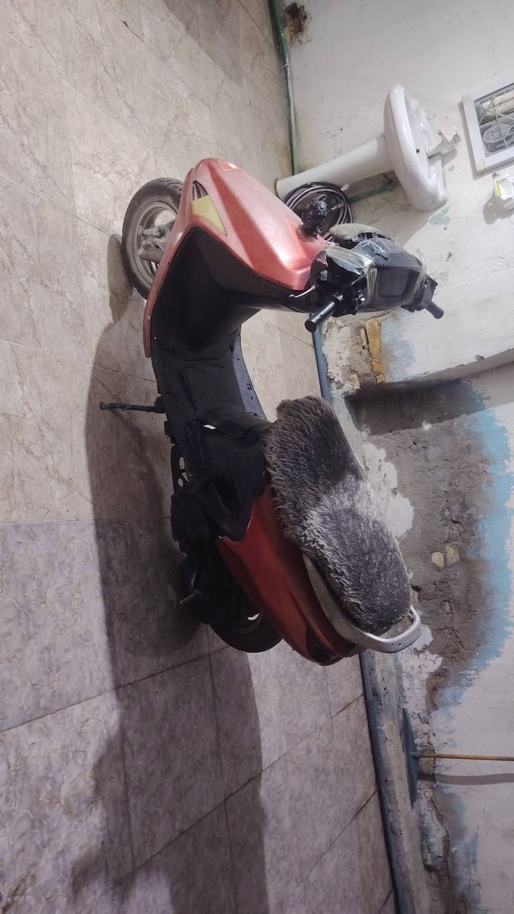 فراشه للبيع نكره سلف وهندر ب150 يعني بلاش قفل مكينه خرسه وسريعه كوت العزه الجديده *********** واتساب
