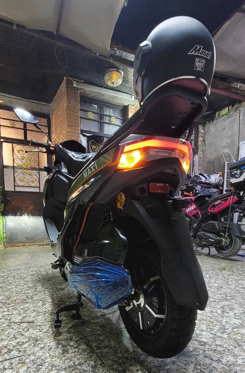السلام عليكم..دراجه T.MAX..وكالة..APO..بطاريه ليثيوم فوسفات الحديد 35 امبير ...72 فولت
ملف 3000...مخرج شحن USP...مثبت سرعه...عدد التحويلات 1..2..3..R...سوجين ..بصمتين ...كارتين تشغيل ...شاحنه اصليه تدعم الشحن السريع والأيقاف الذاتي عند امتلاء البطاريه...دسك أمامي خلفي...الاطارات قياس 12...الدراجه تمشيك بل شحنه الواحده اكثر من 70.k كيلو بل شحنه الواحده حسب الوزن والسرعه...
السعر (مليون و300) قفل ..مكاني بغداد الشعب قرب محكمة الشعب الجديده على الشارع العام الشراي يتصل...***********...واتساب موجود

