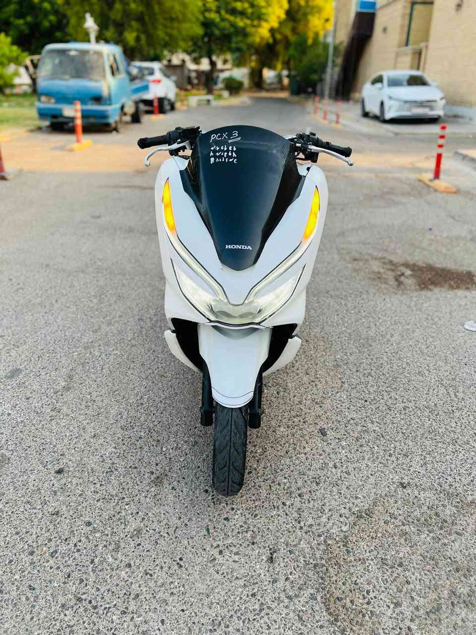 السلام عليكم دراجه pcx جيل الثالث ياباني  مكينه 150  دراجه مكفوله كفاله عامه مال رمبه حساس ازدحام حساس ستان تتدفئة بل يدات لد أمام لد خلفي مكينه برغي ممفتوح بيه شلعه معدل فول مال جناي دراجه تتعب تكول جديده ماشيه 27 حقيقي على ايدي كتلوكات الرمبه بيه السعر مليون 800 العنوان بغداد الهاتف ‭***********‬ اتصل ودلل

