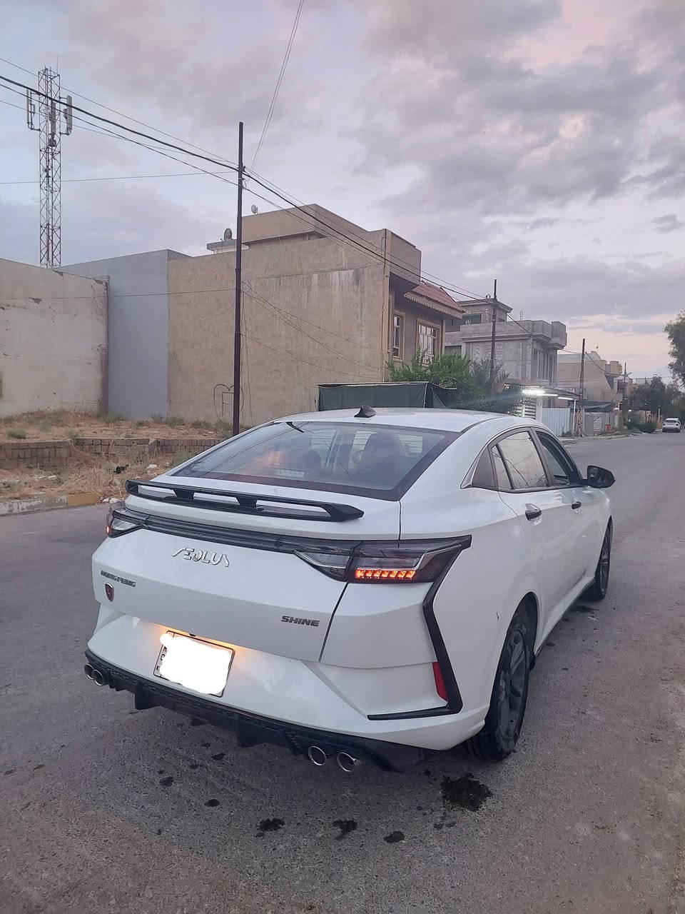 سلام عليكم 
سيارة دونك فينك شاين E1
محرك 1.5
السيارة كلين 
المواصفات:
مقاعد جلد
نظام الدخول الذكي 
كامرة خلفية
بصمة
ماشيه 
13,327 Km
السعر 18 مليون و 500 الف
للتواصل ***********
