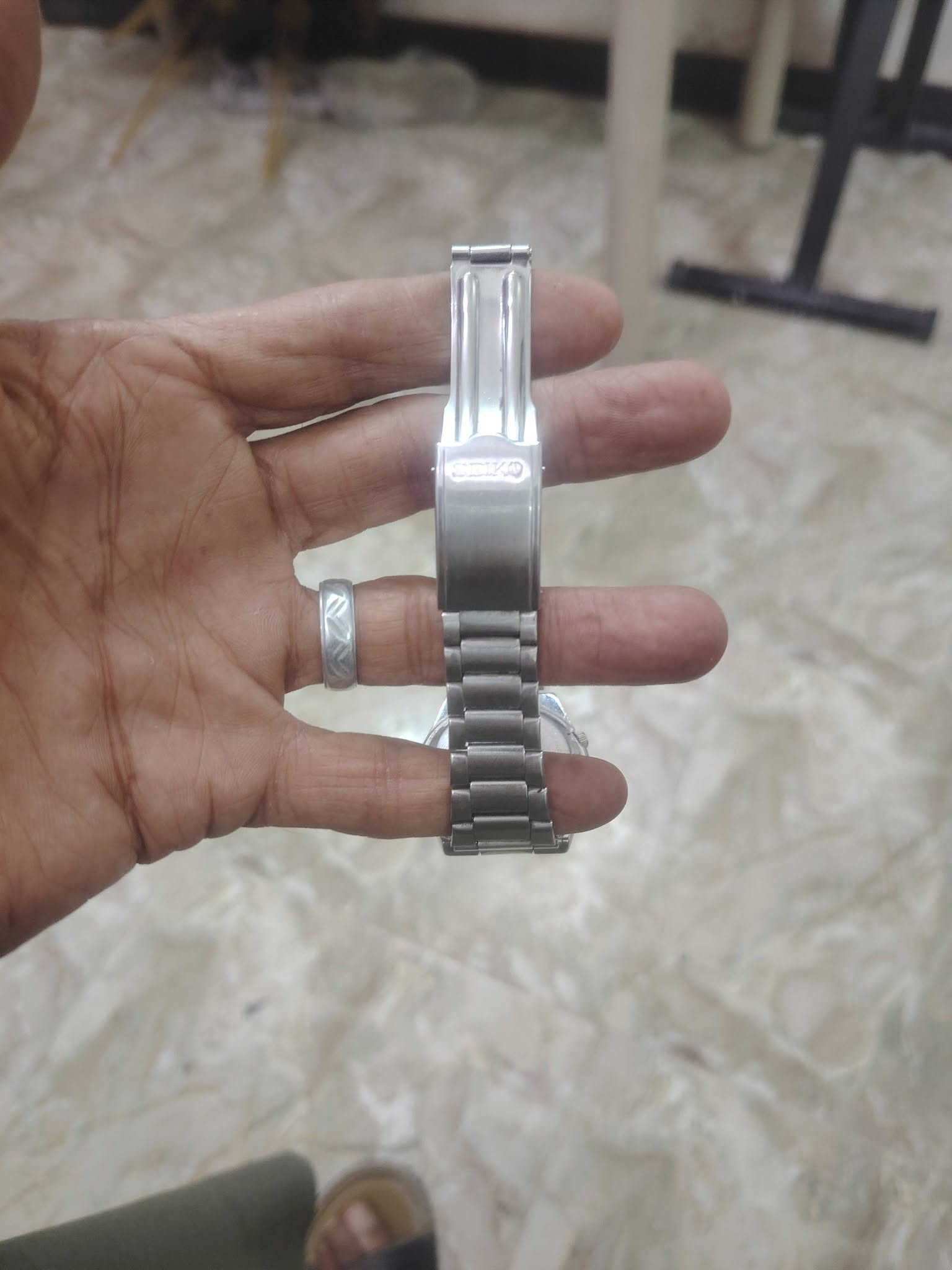 ساعة • للبيع • سعر عالخاصة