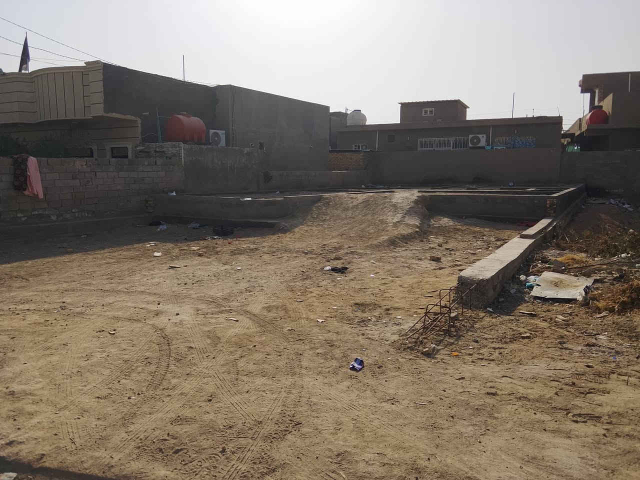 بتلو 300 م
واجهه 11 ونص 
يبعد عن الشارع ب100 م

رباط كونكريت بناء طابوك ومدفون 

حي الامين بشارع مقابل جامع موسى الكاظم 

خدمات كامله تبليط ماء ومجاري 

***********
